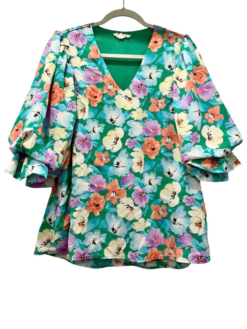 Green V-Neck Floral Bubble-Puff-Sleeve Blouse- ENTRO- SZ SMALL- Like New! 🌼🌸🙌🏼